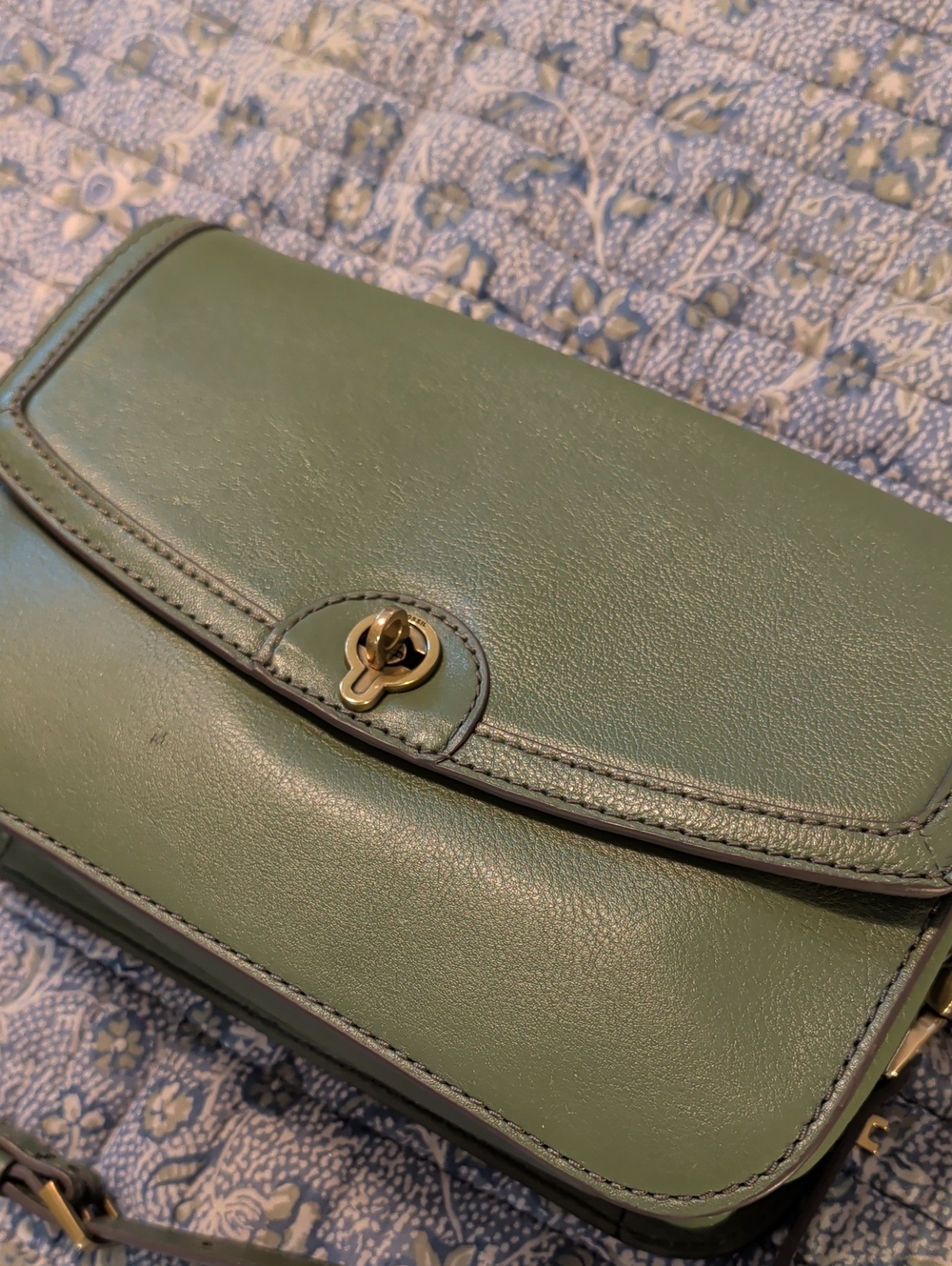 Fossil Sage Green Leather Turnlock Crossbody